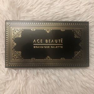 Ace Beaute Grandiose eyeshadow palette